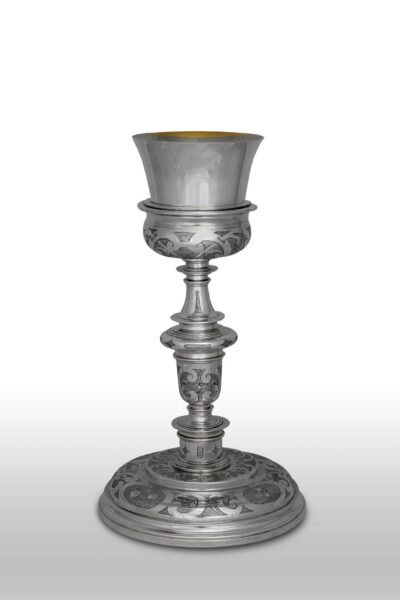 Cáliz cincelado en plata de ley
