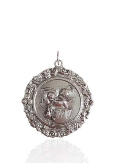 Medalla niño en la cuna