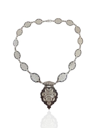 Gargantilla aldaba completa.