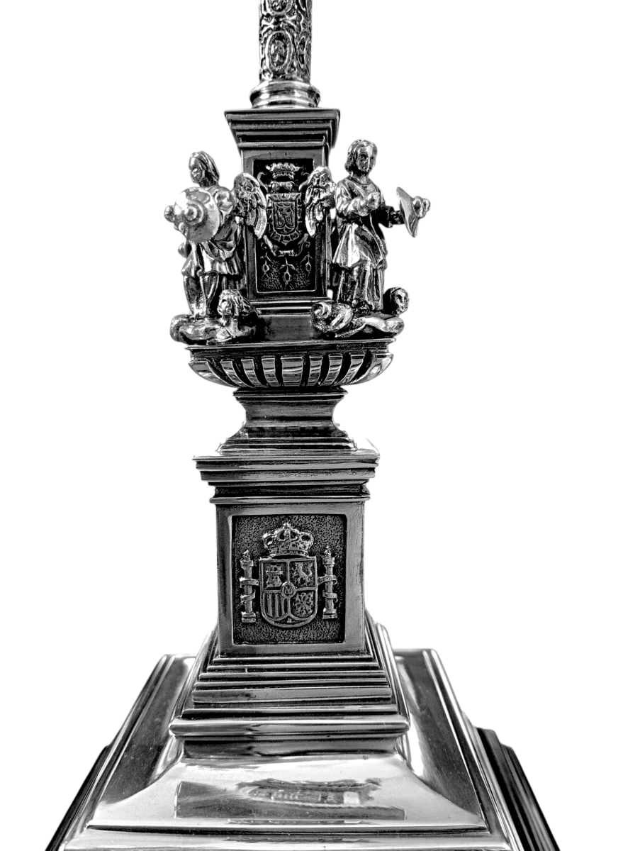 monumento de la virgen del triunfo con figuras y escudo real joyeria-plata-granada