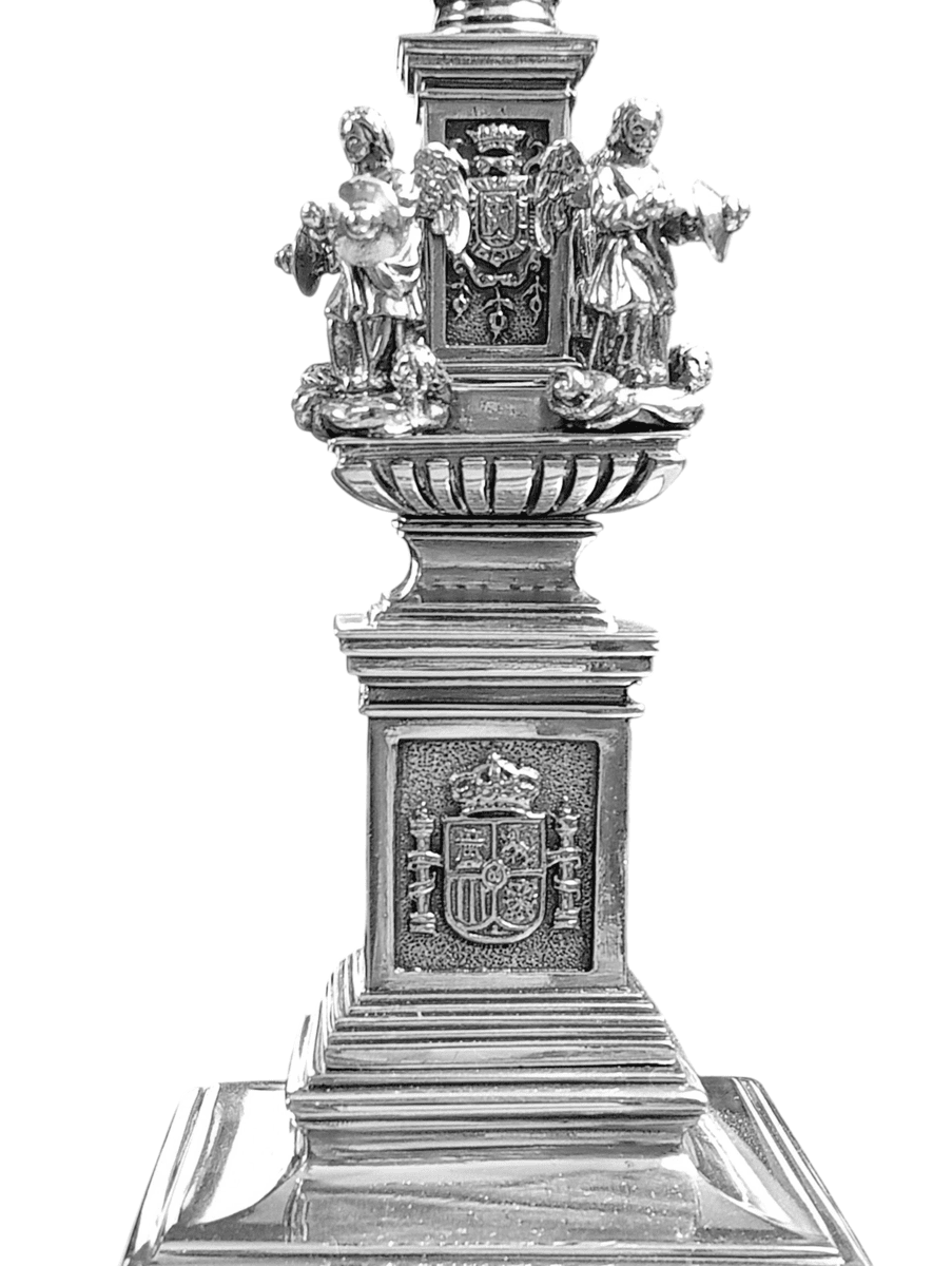 monumento de la virgen del triunfo con escudo y figuras religiosas joyeria-plata-granada