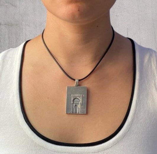 colgante puerta de la justicia