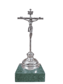 Crucifijo en plata de ley.