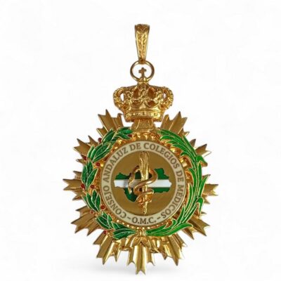 medalla del consejo andaluz de colegios de médicos con corona joyeria-plata-granada